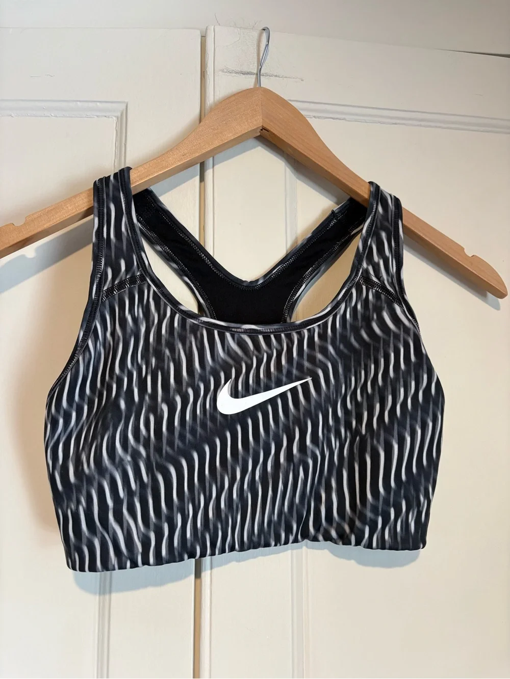 Nike Black & White Wave-Print Medium-Support Sports Bra